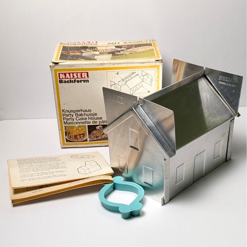 Vintage 1979 Gingerbread House Kit - German Christmas Party House Baking Mold